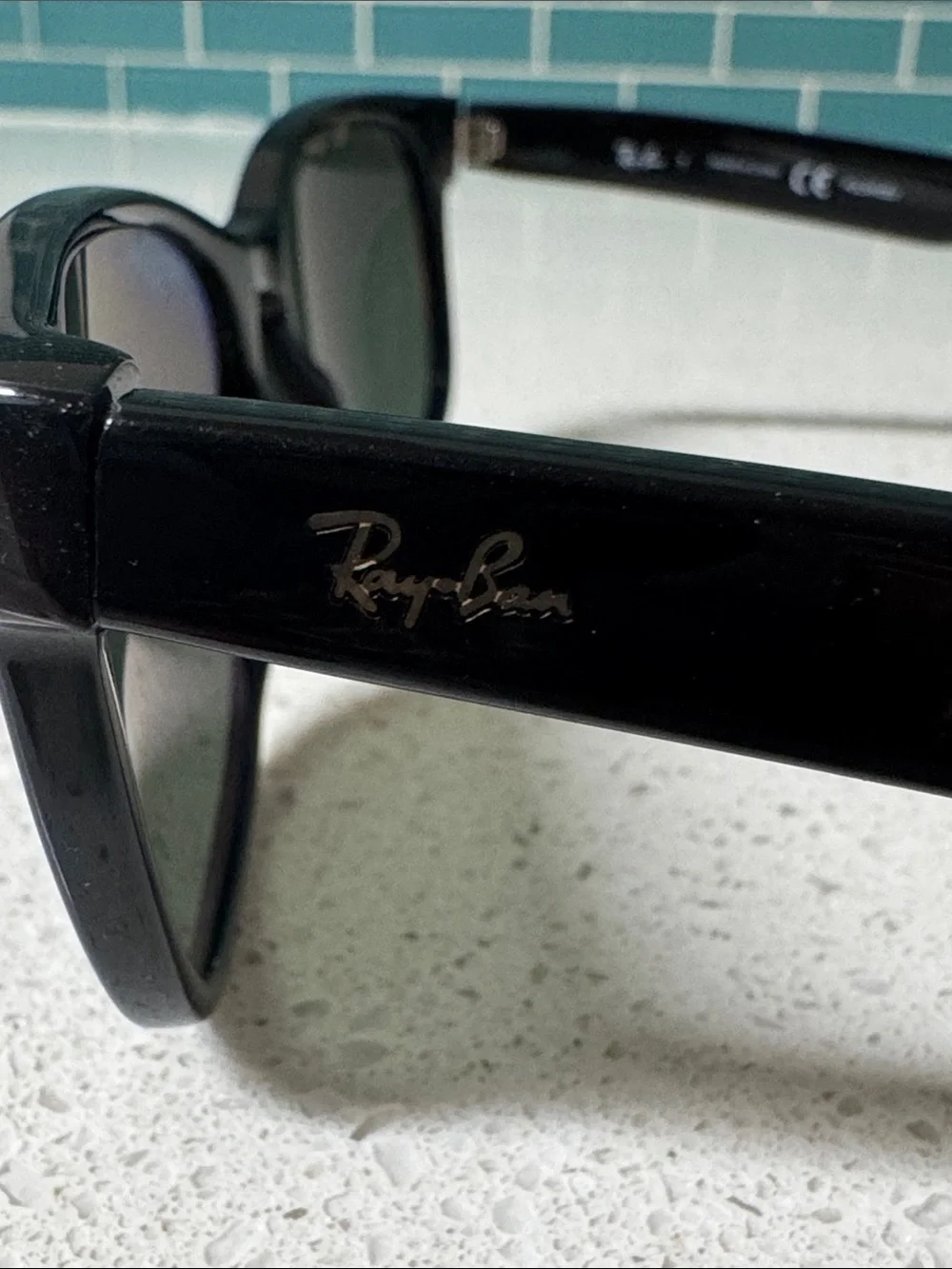 Ray Ban New Wayfarer men’s black polarized sunglasses